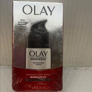 OLAY Regenerist Serum - Red and Black